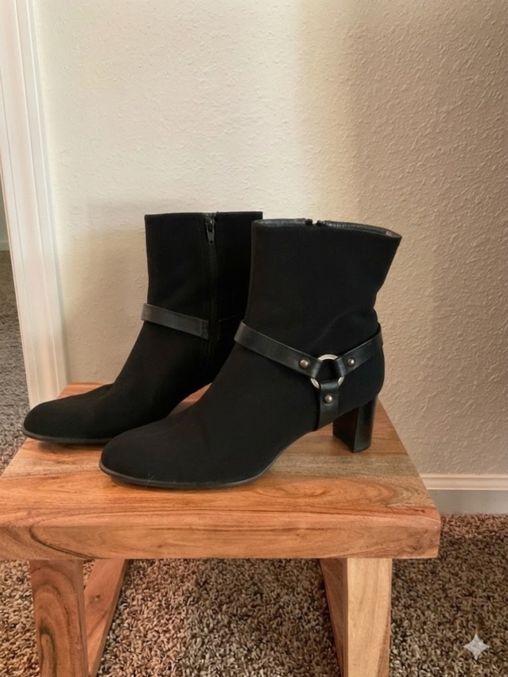 EUC, Stuart Weitzman, Gor-Tex Black Pointed Toe Ankle Boots, Sz 9.5, MSRP $300+